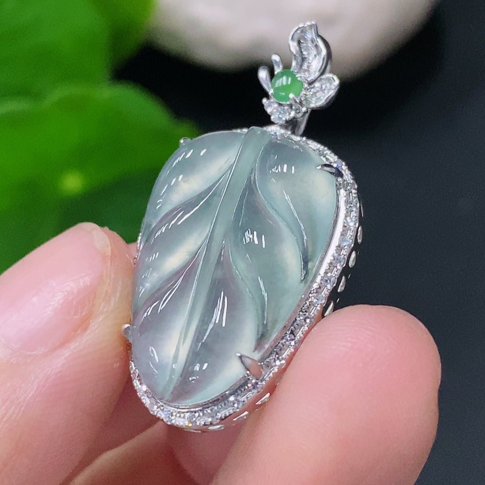 Jadeite Leaf Pendant with 18K Gold and Diamond Accent, Total Weight Approx. 3.39g