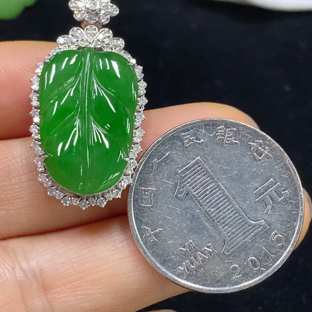 Jadeite Pendant Leaf 18k Gold Inlaid with Diamonds Total Weight Approx. 4.88g