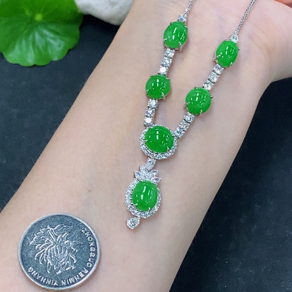 Jadeite Bezel-set Cabochon Pendant in 18K Gold with Diamond Accents