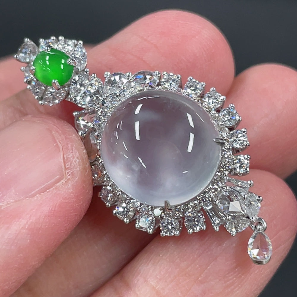 Jadeite Cabochon Pendant, 18K Gold Setting with Diamond Accents, Total Weight Approx. 6.4g