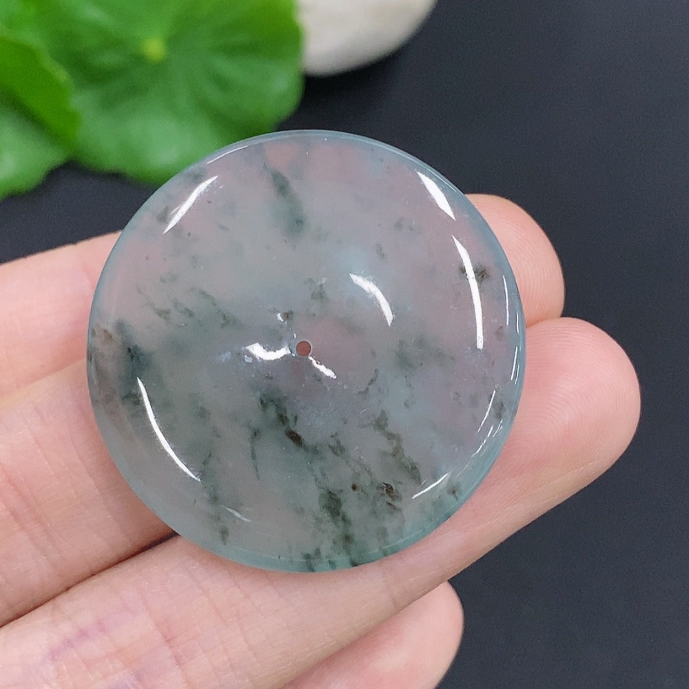 Jadeite Peace Knot jewelry piece with intricate design, weighing approximately 10.7 grams, from HKHQ.