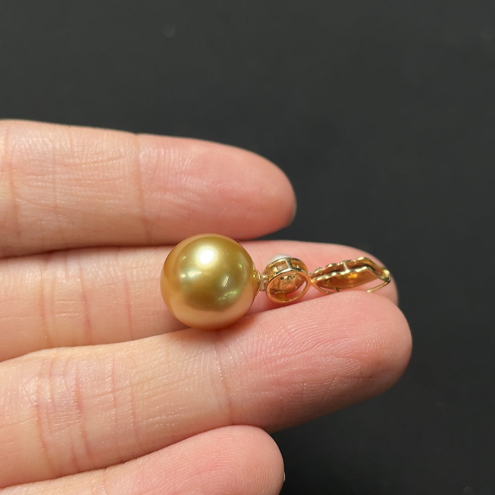 White seawater pearl pendant necklace with 18K gold color setting, featuring a 10.5mm pearl, by HKHQ.