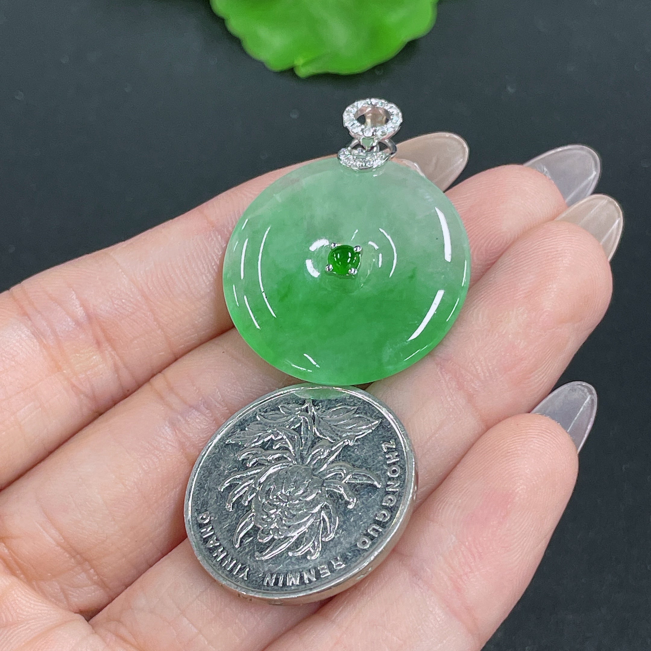 Jadeite Pendant Peace Knot 18K Gold Inlaid with Diamonds Total Weight Approx. 8.13g