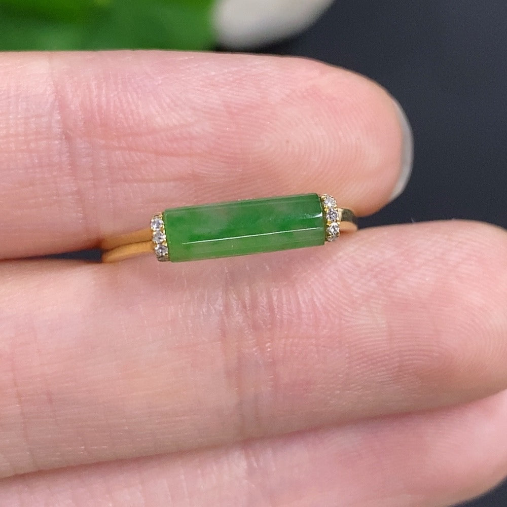 Jadeite inlaid ring 18K gold with diamond accents