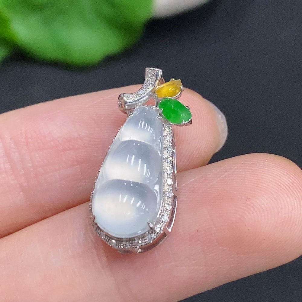 Jadeite Gourd Pendant with 18K Gold and Diamond Accents, Total Weight Approximately 2.2g