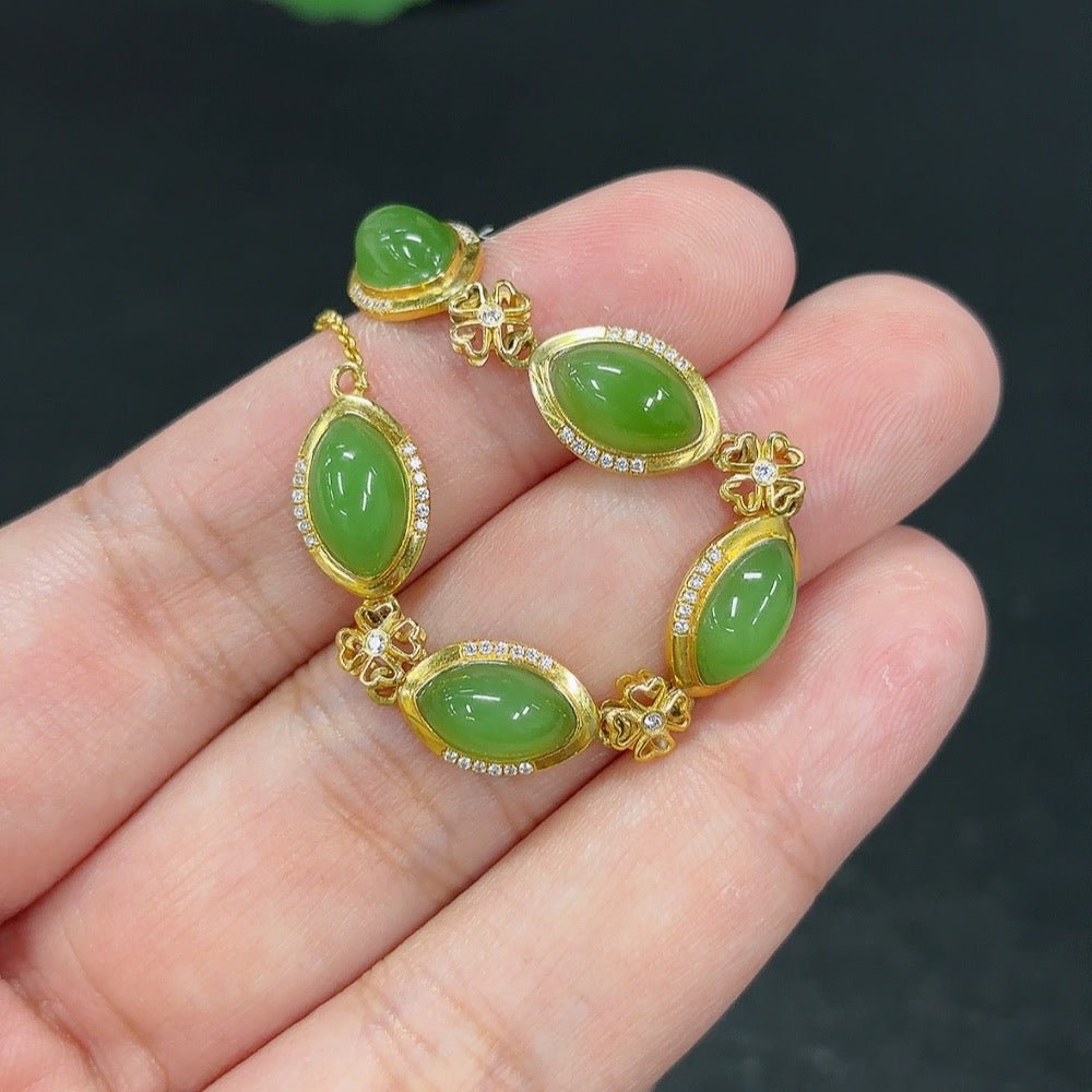 HKHQ Hetian Jade Jasper inlaid bracelet with 18k gold setting, weighing approximately 4.3g, showcasing intricate craftsmanship.