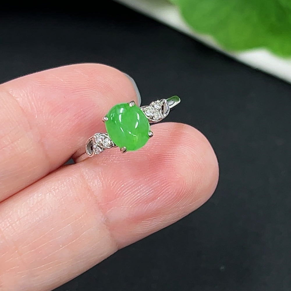 Jadeite inlaid ring in 18K gold with diamond accents