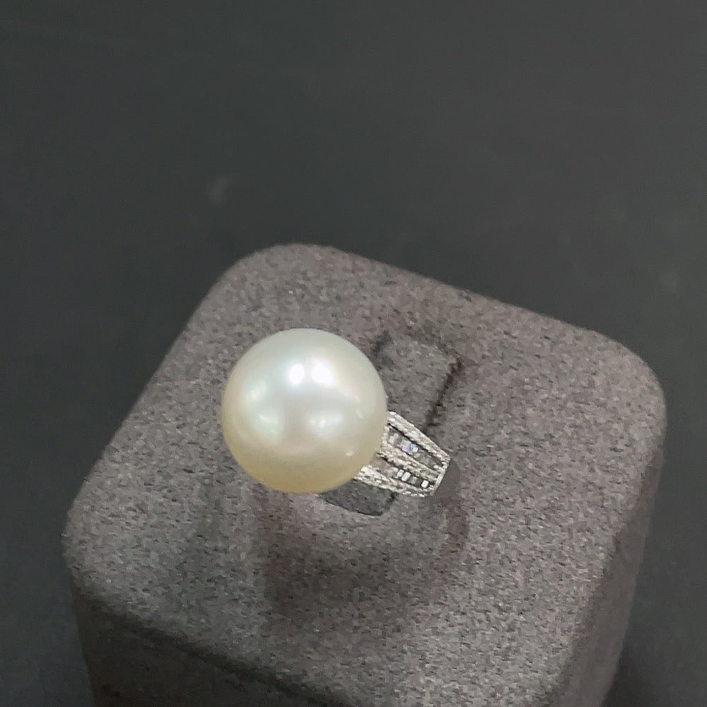 Seawater Pearl Inlaid Ring 18k Gold Size 15 Approx. 13.1mm Total Weight Approx. 6.47g
