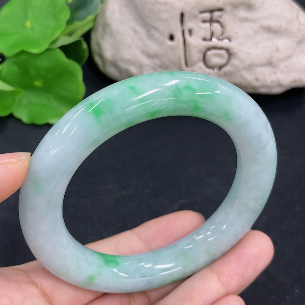 Jadeite round bangle from HKHQ, 80.5g weight and size 56.2, showcasing smooth green jade surface and polished finish.