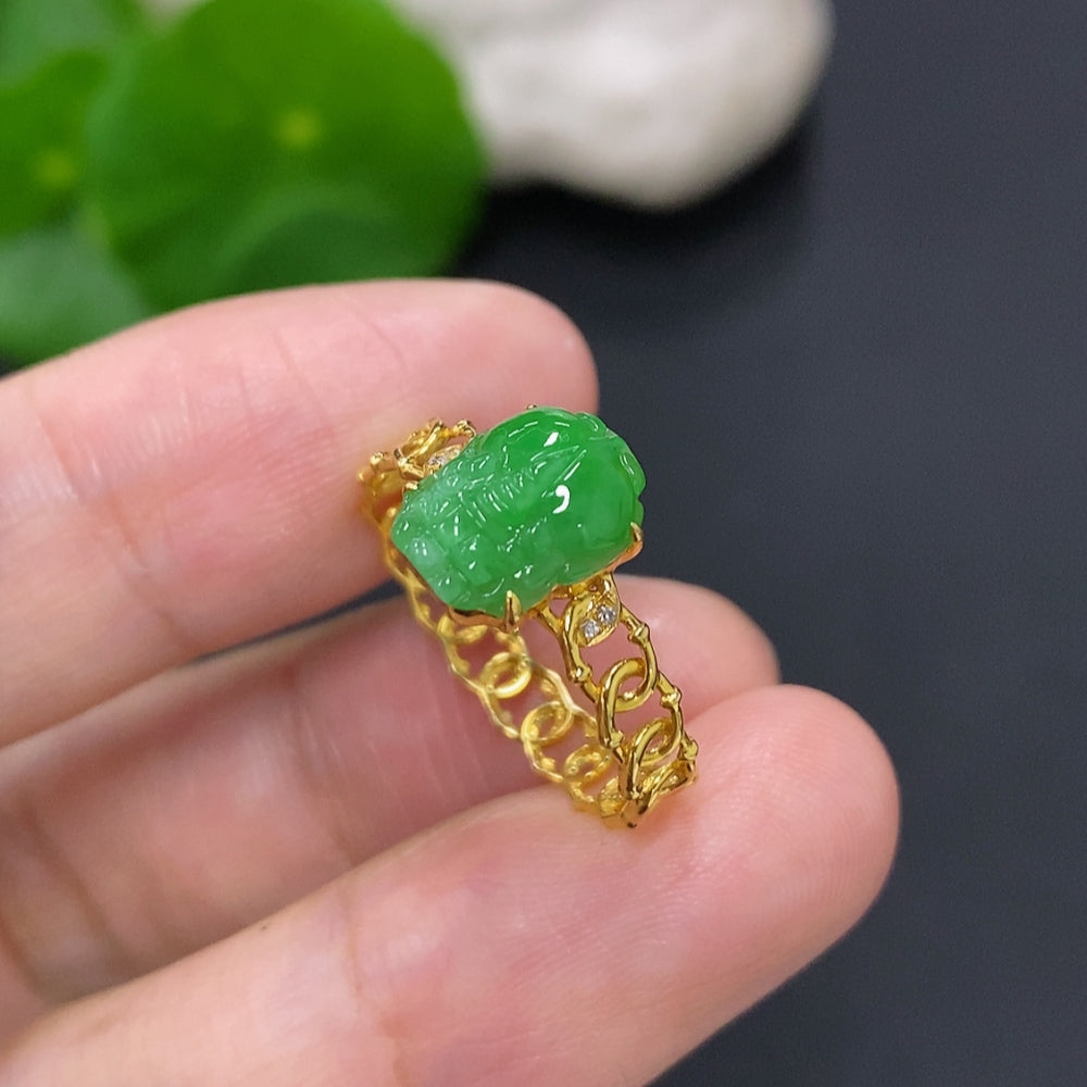 Jadeite Pixiu Inlaid Ring 18K Gold (With Diamond Accents)