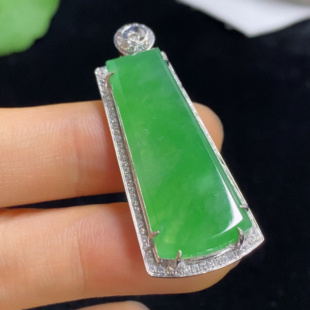 Jadeite Plain Pendant inlay pendant 18k with diamond, total weight about 10g