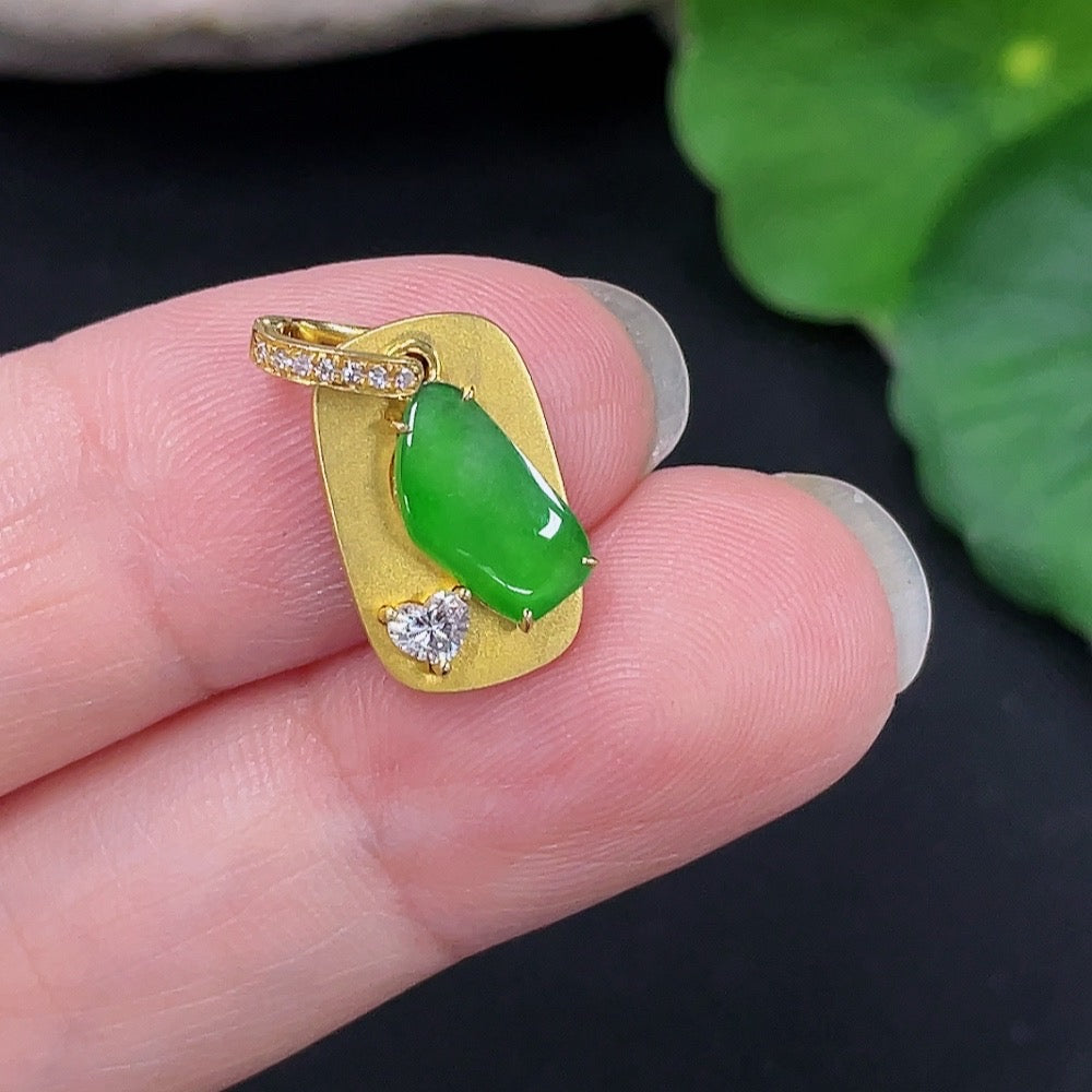 Jadeite Pendant with 18K Gold Setting Total Weight Approx. 2g (with Diamond Accents)