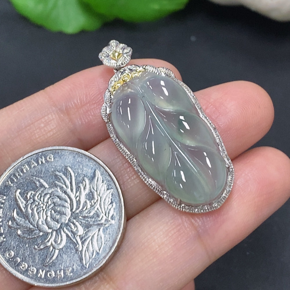 Jadeite leaf inlay pendant on an 18K gold necklace, featuring a detailed green jadeite leaf design, weight approximately 4.1g.