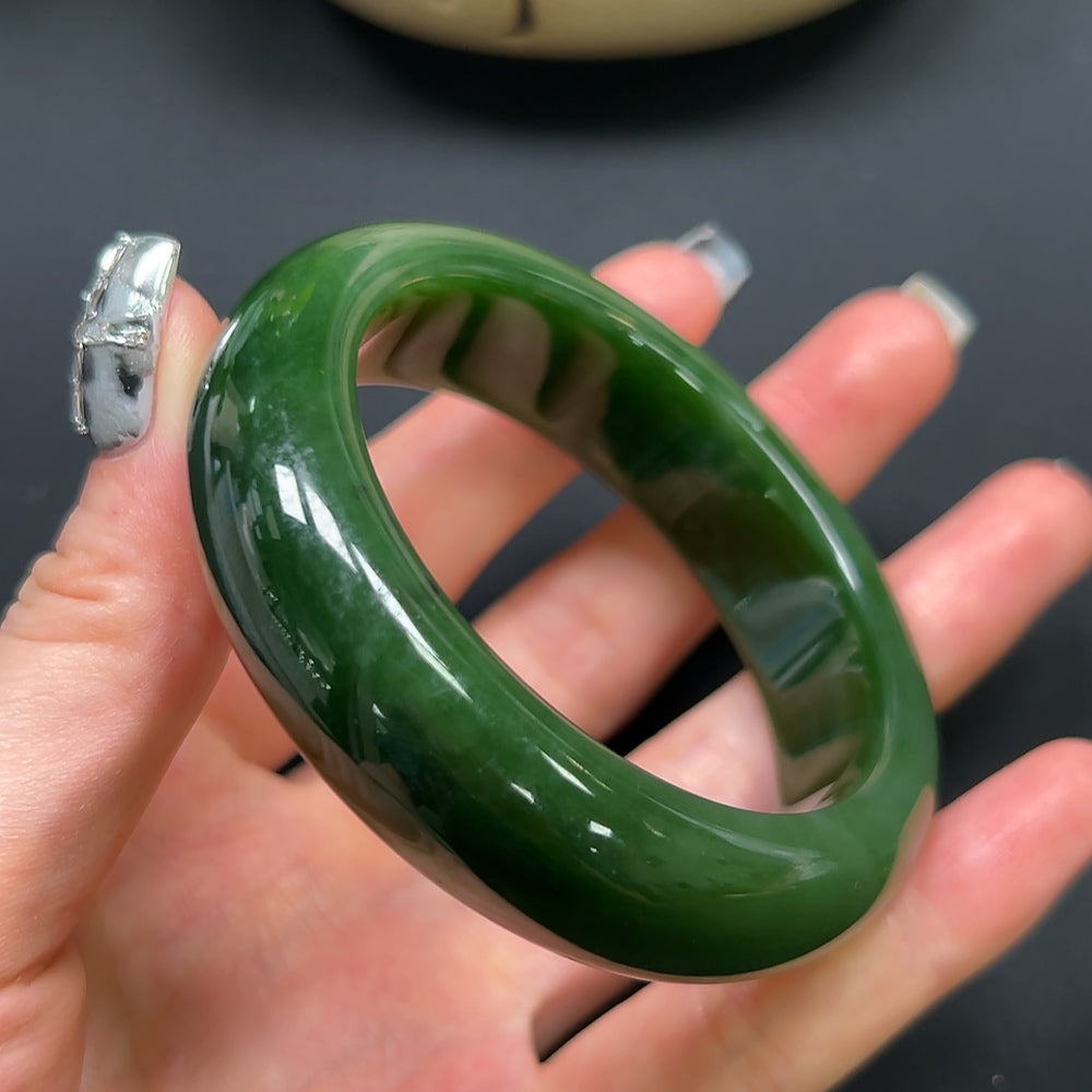 Hetian Jade round bracelet with 53.6mm diameter, weighing approximately 75.3g, crafted by HKHQ with smooth, polished jade beads.