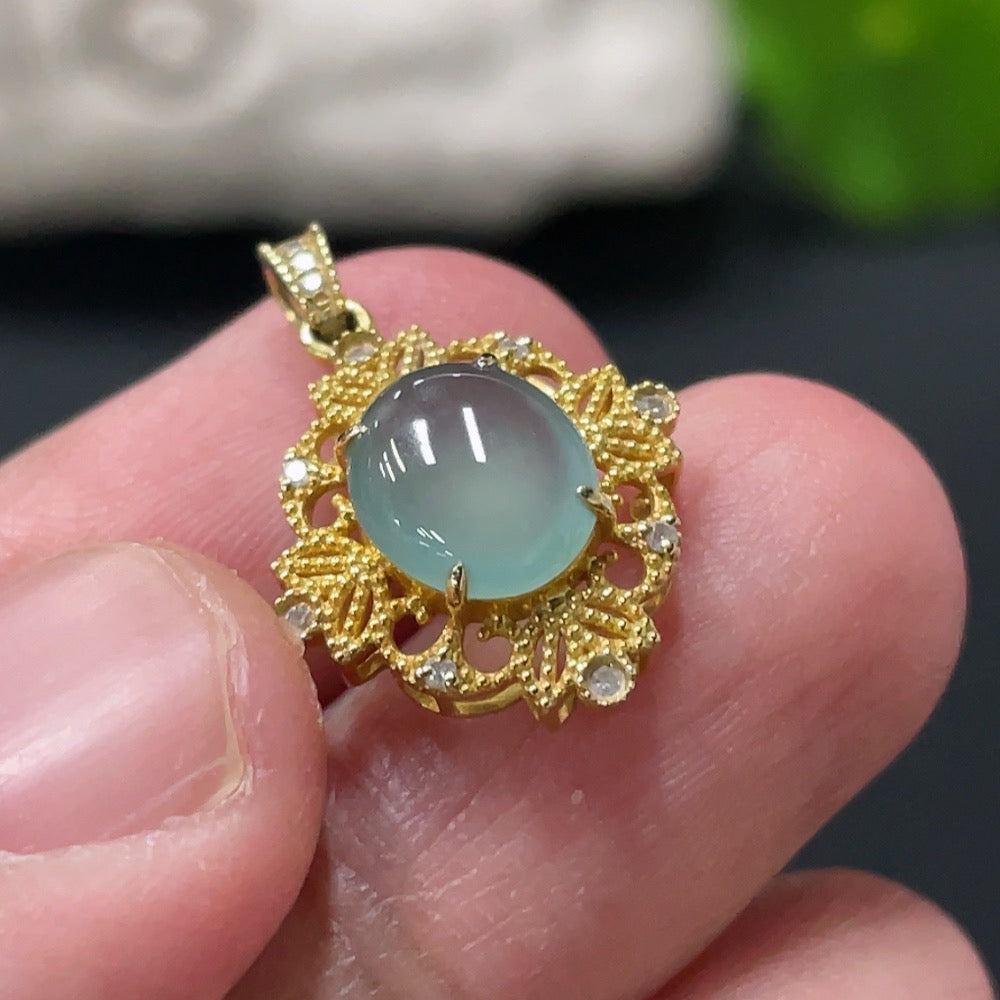 Jadeite Cabochon Pendant with 18K Gold Setting, Total Weight Approx. 1.4g