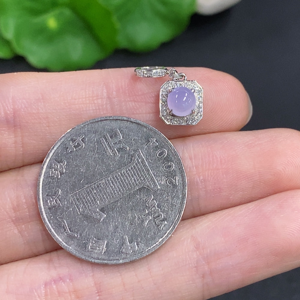 Jadeite cabochon pendant in 18K gold (with diamond accents)