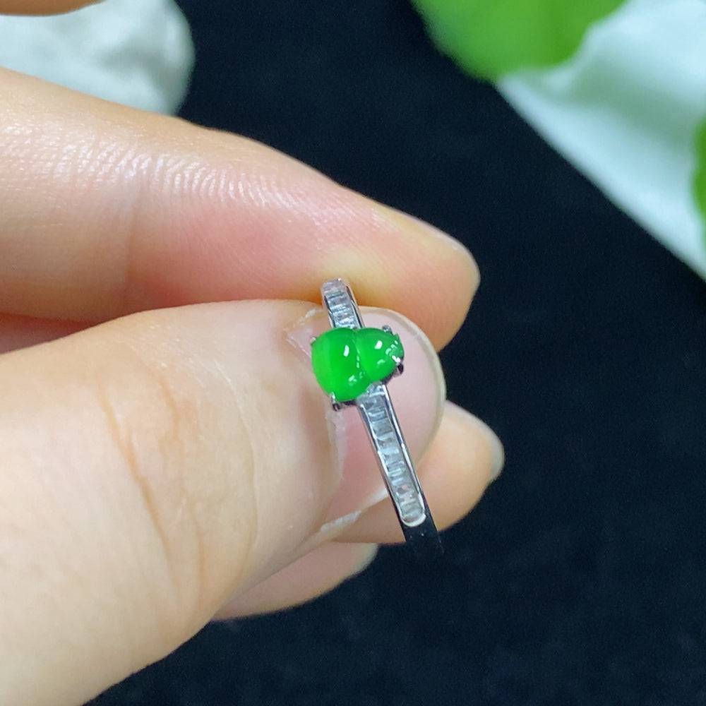 HUILIU HQ jadeite gourd ring with inlaid diamonds, showcasing intricate craftsmanship and polished jade surface.