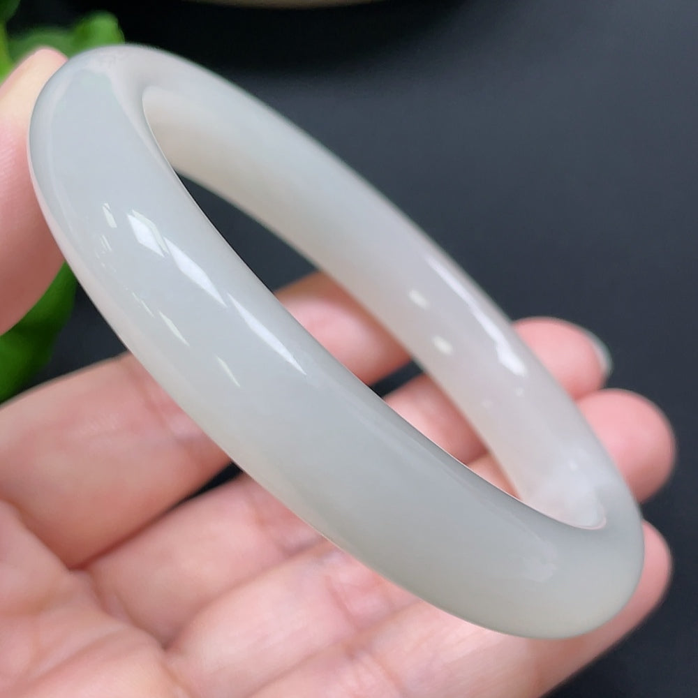 HKHQ Hetian Jade round bracelet, 59.2mm, approx. 50.77g, featuring smooth polished jade beads.