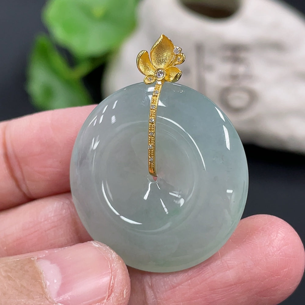 Jadeite Safety Pendant Ornament Total weight about 10g Non-gold and non-diamond clasp Quantity (1 large, 1 medium)