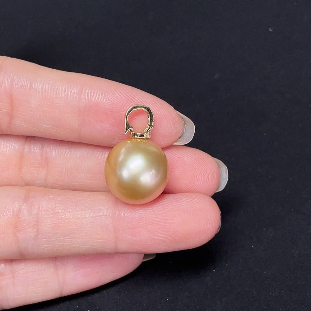 Saltwater Pearl Pendant with 18K Gold, Accented with Diamonds