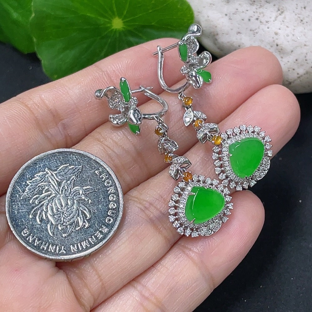 HKHQ jadeite earrings with 18k gold and diamond accents, showcasing elegant jewelry design and craftsmanship.