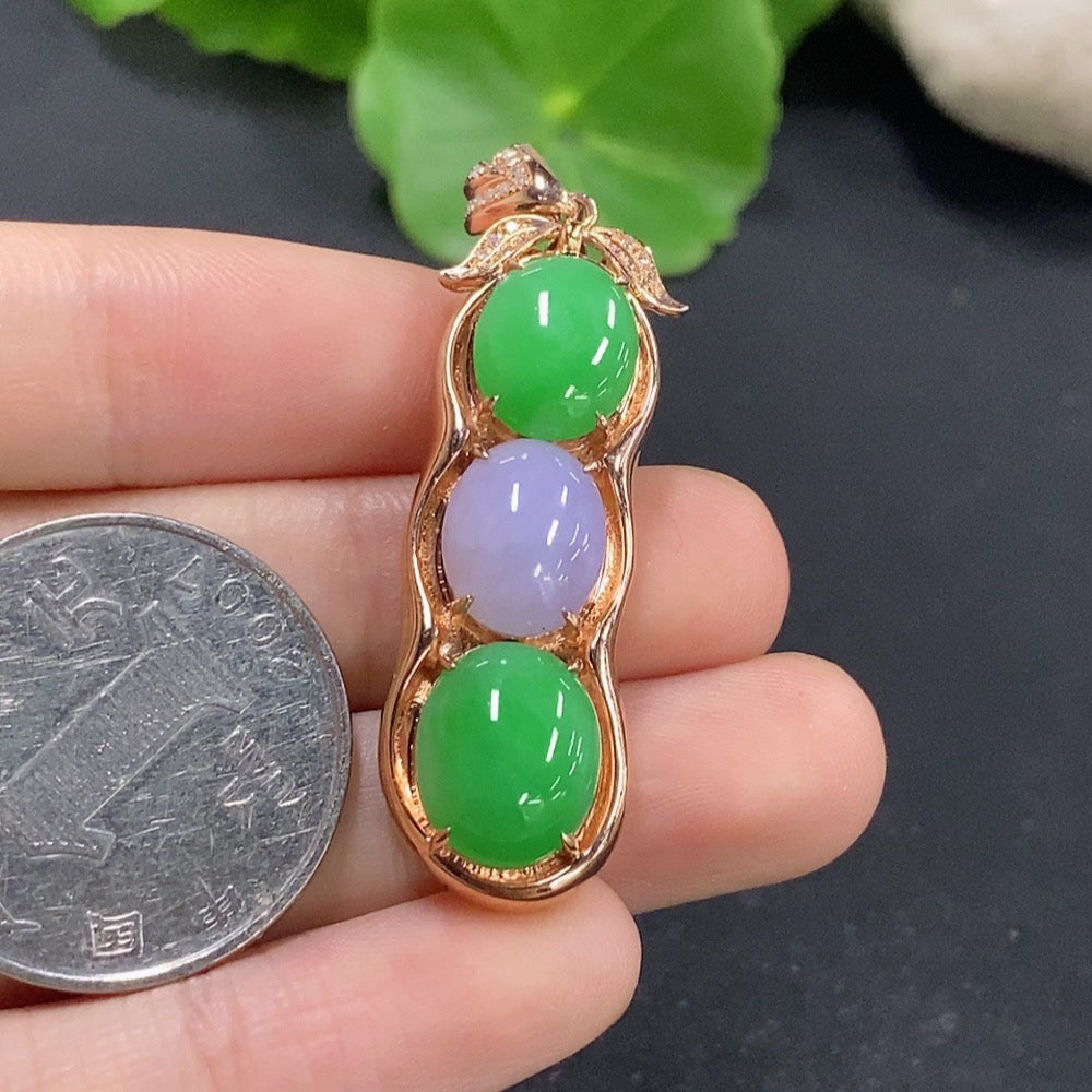 Jadeite Pendant with 9K Gold Setting (Accented with Diamonds)
