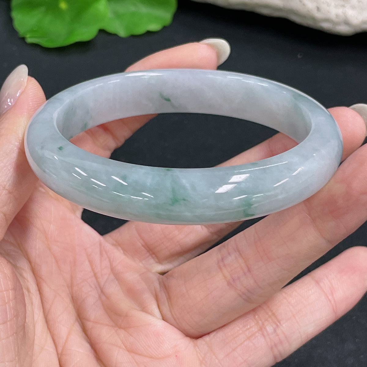 HKHQ jadeite round bangle, size 59.3 with a weight of 51.46g, showcasing smooth, polished green jade jewelry.