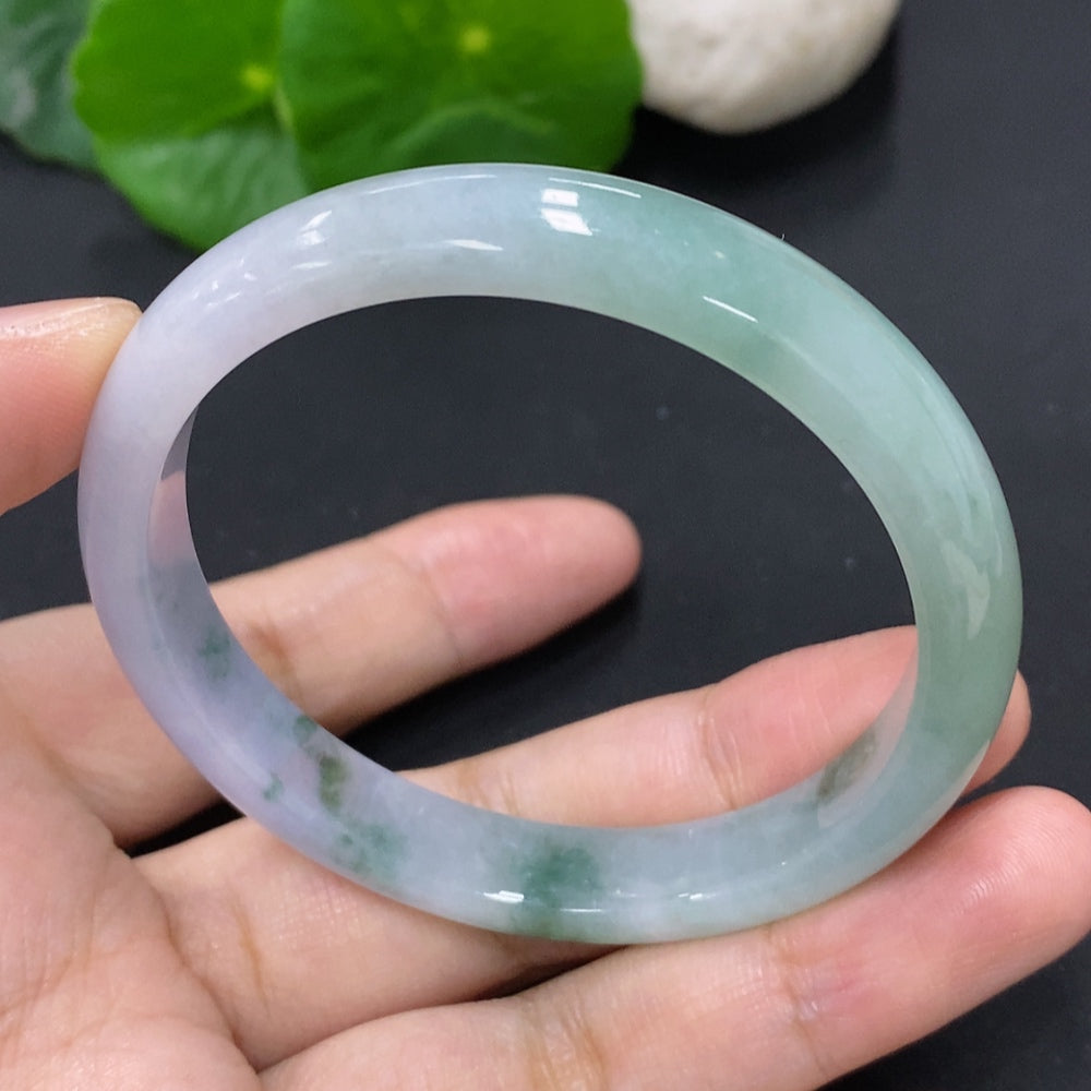Jadeite round bangle in size 51.9 with a total weight of 28g, showcasing smooth, polished green jade from HKHQ.