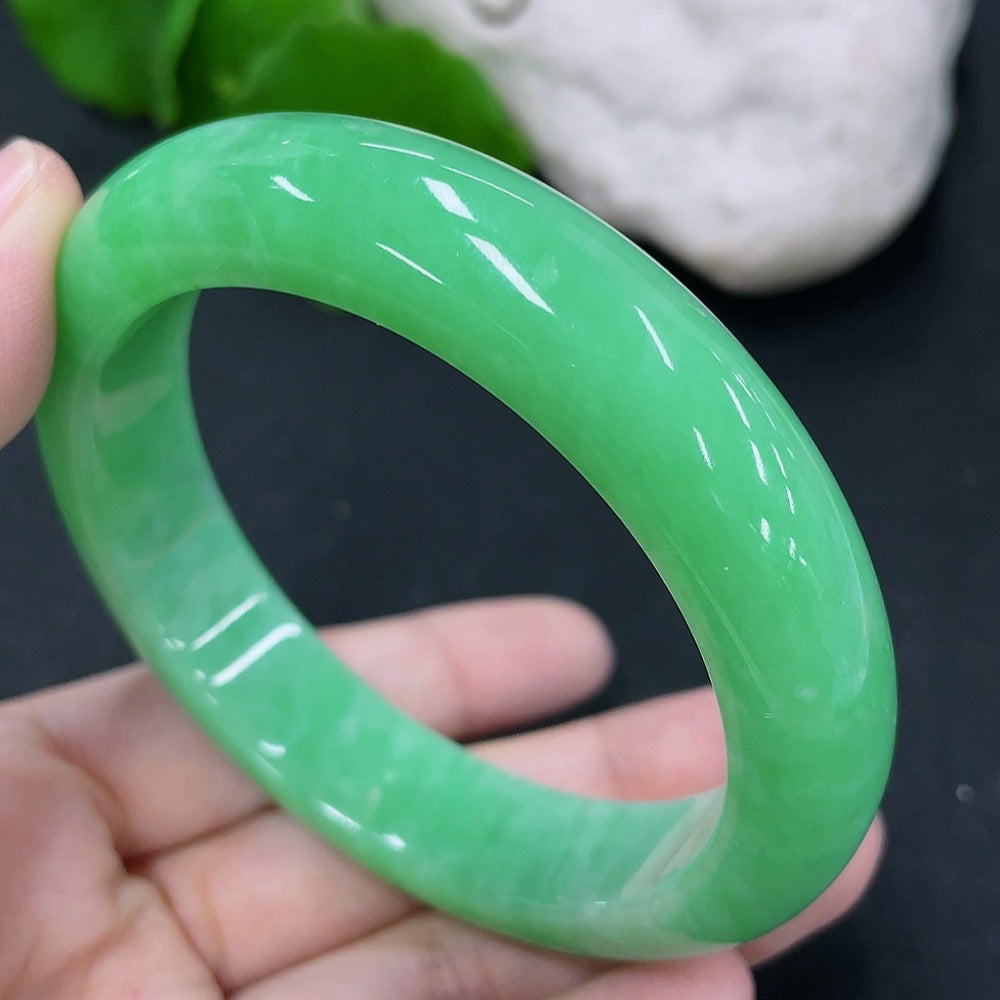 HKHQ jadeite round bangle, size 55.8, weighing 65.83g, showcasing smooth, polished jadeite bracelet on a neutral background.