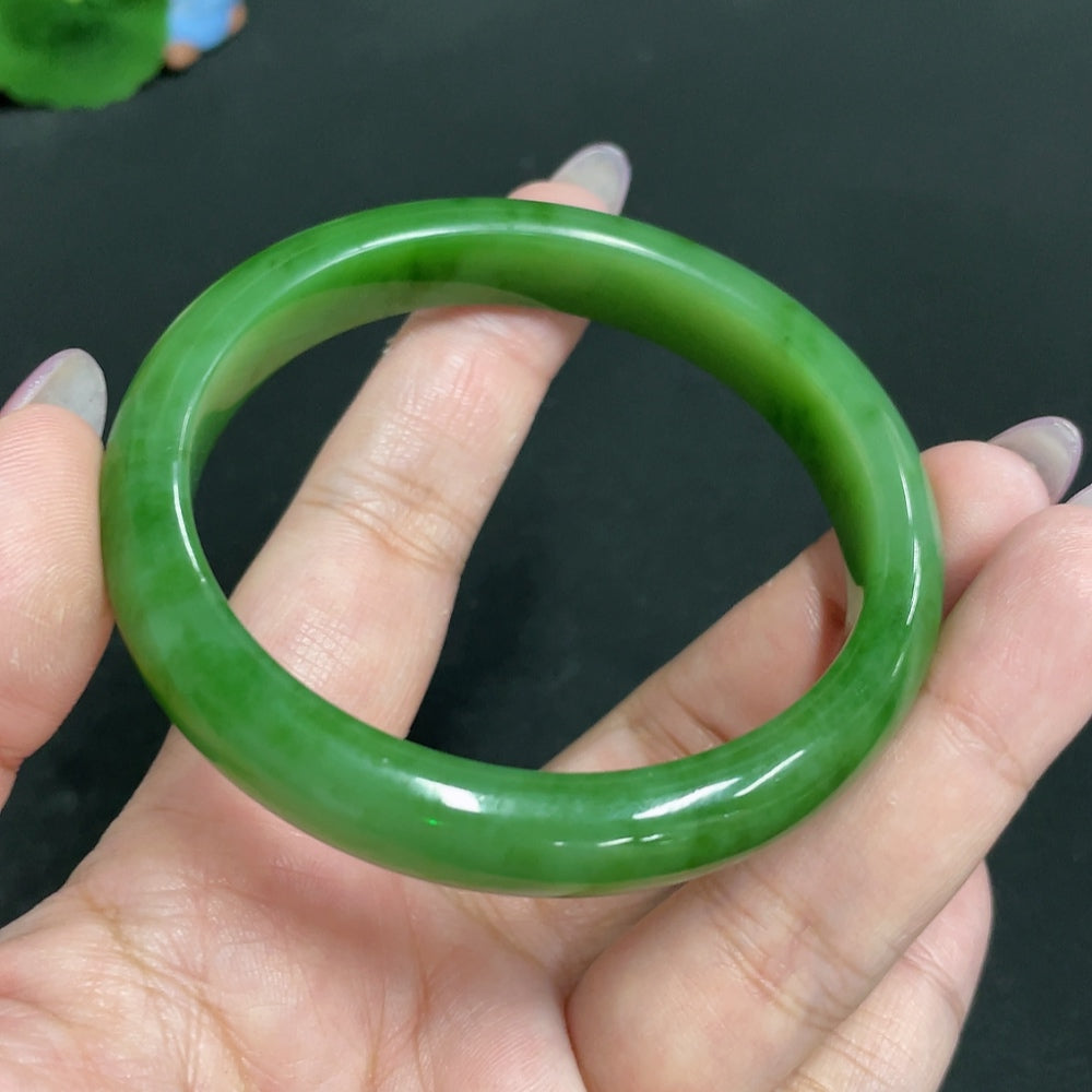 HKHQ Hetian Jade round bracelet in size 59.2 with a total weight of 44.1g, showcasing smooth, polished jade beads.