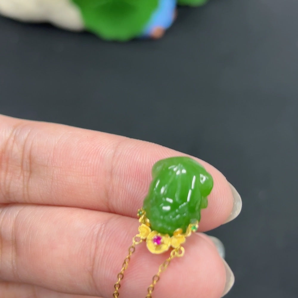 Hetian Jade Jasper inlaid pendant featuring an auspicious beast design on an 18k necklace, weighing approximately 3.5g with chain.