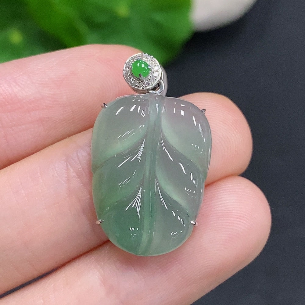 Jadeite Leaf Pendant 18K Gold Total Weight Approx. 3.2g