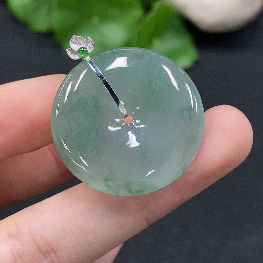 Jadeite Peace Knot Pendant 18K Gold Total Weight Approx. 8.5g