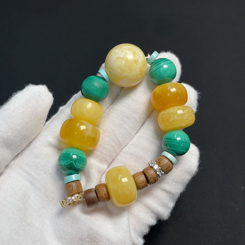 Amber Beeswax Bracelet Non-Gold Setting Size 17.3-20.8mm Approx. Total Weight About 38.89g Non-Natural Matching Stones Considered