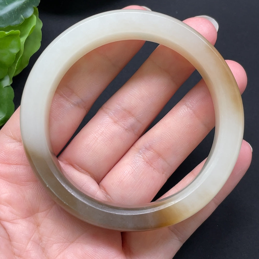Hetian Jade round bracelet with mineral components, 55.8mm, approx. 66.44g, featuring HKHQ branding and natural stone details.