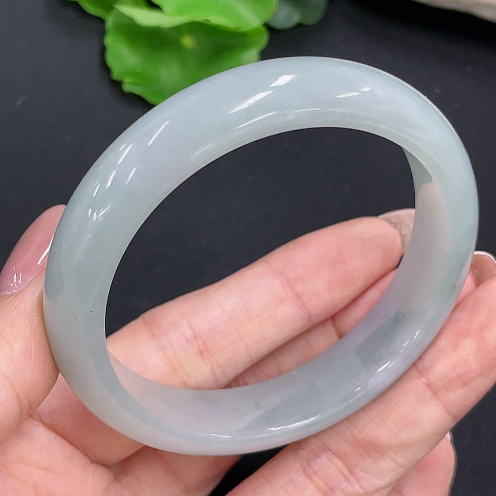 Jadeite round bracelet from HKHQ, weighing approximately 48.56g with a size of 55.5 mm, featuring smooth, polished jadeite beads.