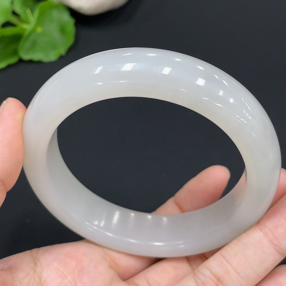 Hetian Jade Round Bracelet, Loop Size 59.6, Total Weight Approx. 81.3g