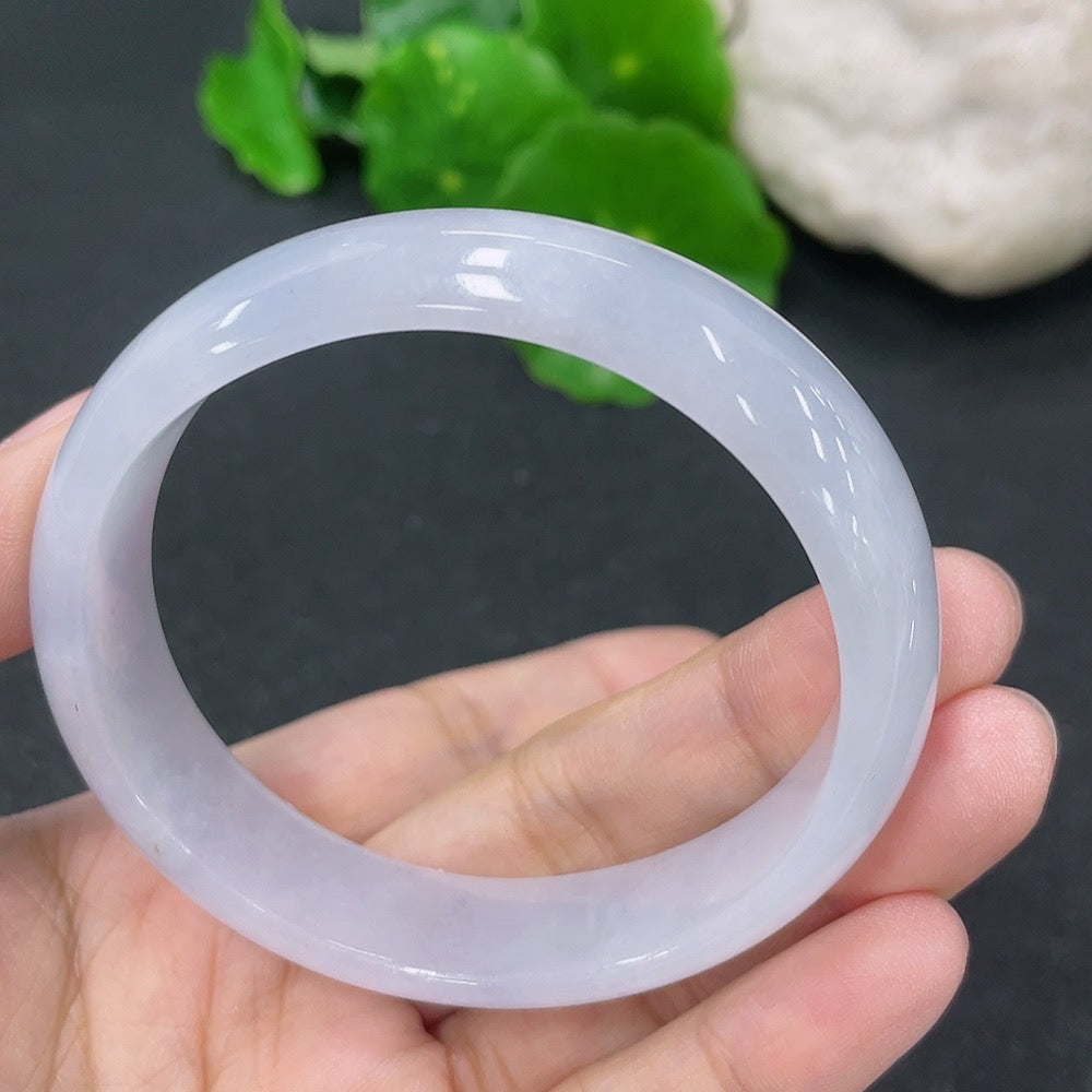 HKHQ jadeite concubine bracelet with size 55.2/50.7mm, 41.18g, featuring smooth, polished green jade beads.