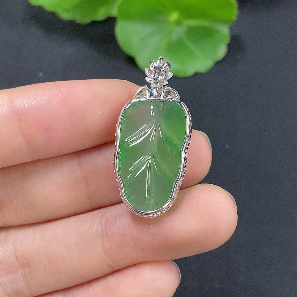 Jadeite Leaf Inlaid Pendant 18K Gold Total Weight Approx. 2.78g