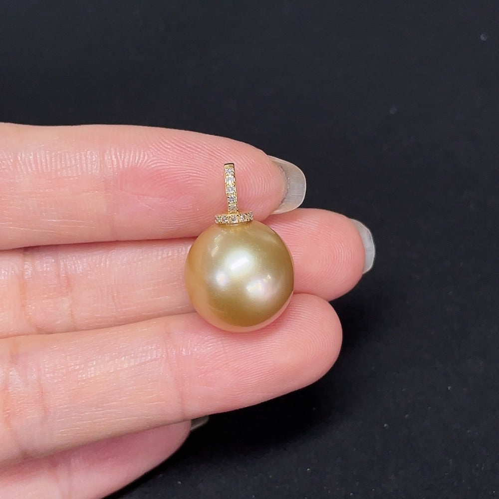 Saltwater Pearl Pendant with 18K Gold, Accented with Diamonds