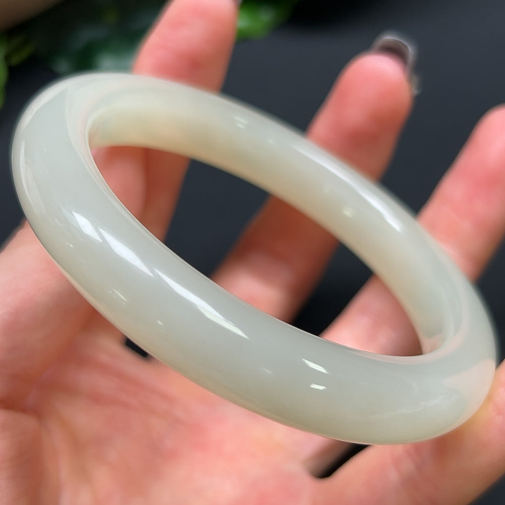 HKHQ Hetian Jade round bracelet, 58.9mm size, approximately 56.79g, featuring smooth jade beads on a jewelry strand.