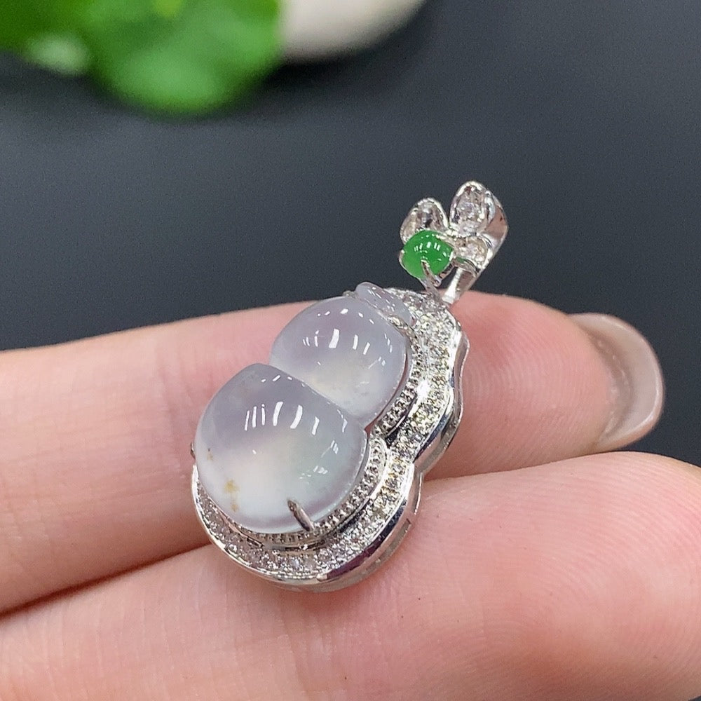 Jadeite Gourd Pendant 18k Gold Total Weight 3.08g