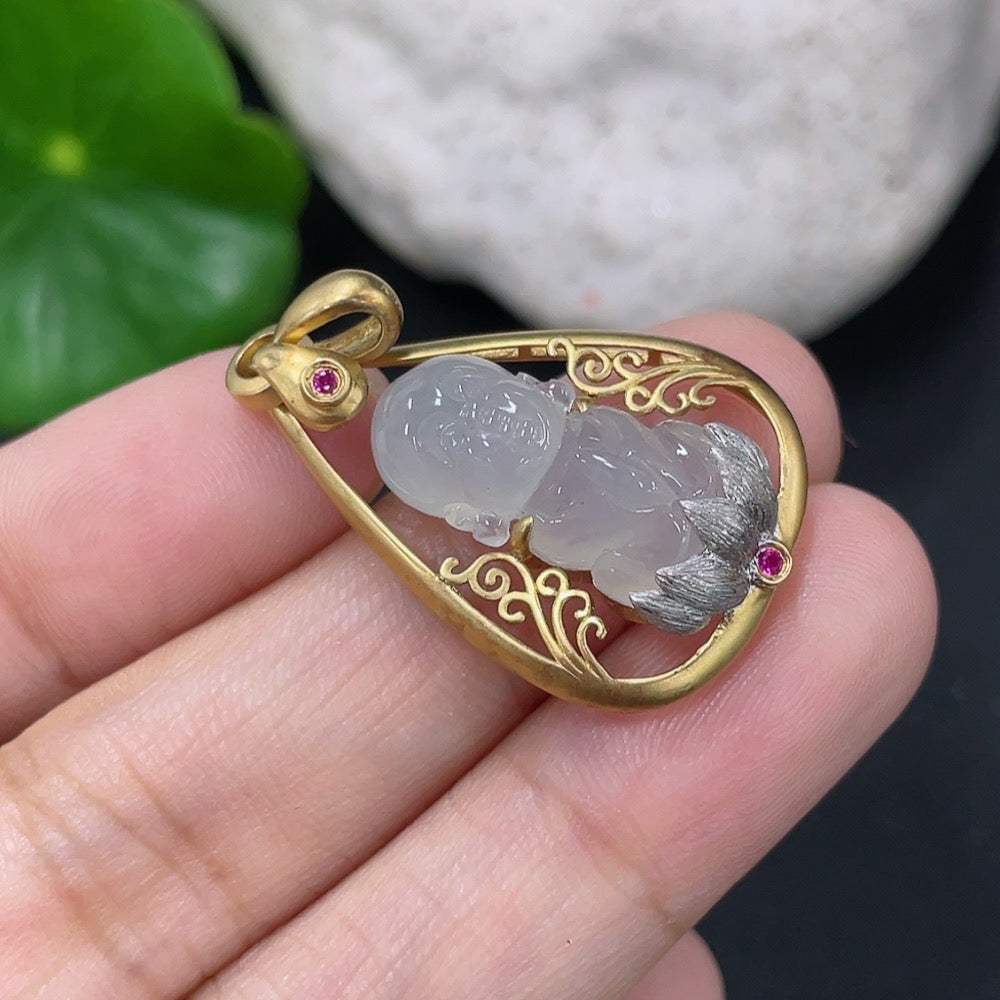 Jadeite Inlaid Pendant Inlaid with approximately 72% Au Total product weight approximately 4.42g