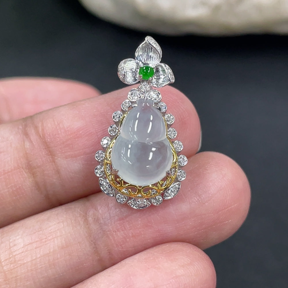 Jadeite gourd pendant with 18K gold accents and diamond details, designed for necklace jewelry, weighing approximately 2.37g.