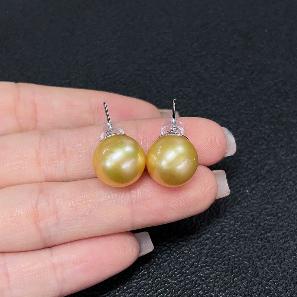 HKHQ seawater pearl ear studs featuring 12.2mm pearls in non-gold setting, with a natural luster and undetermined color origin.