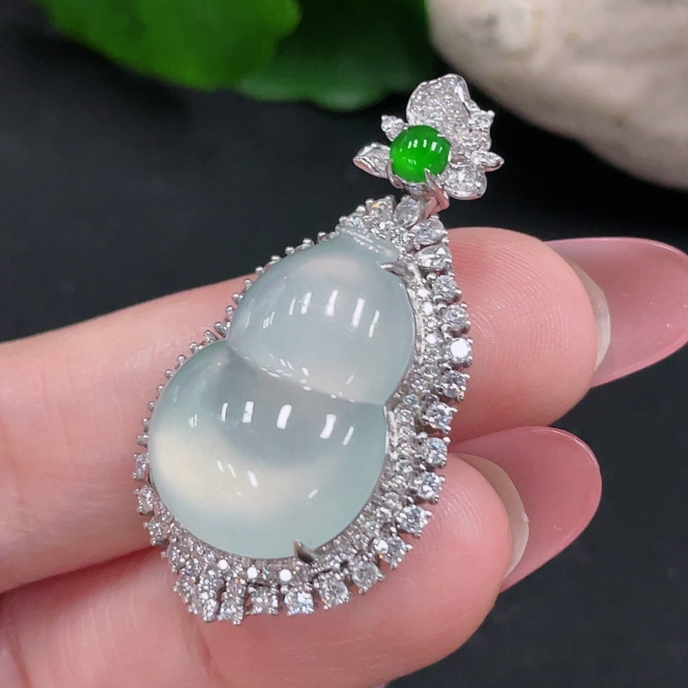 Jadeite Gourd Inlaid Pendant 18K Gold Total Weight Approx. 8.2g (With Diamond Accents)