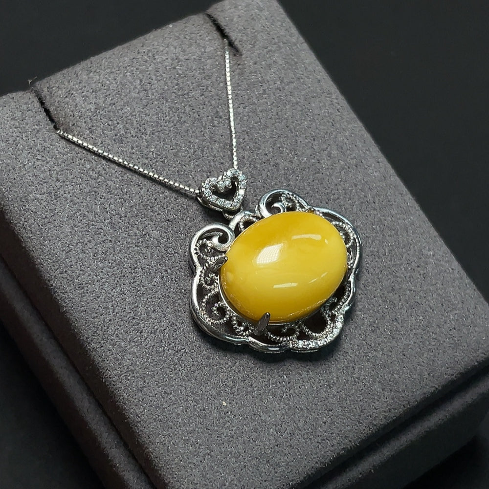 Amber Beeswax Pendant with 18K Gold Chain (Pendant Not Gold, Total Weight Including Chain Approx. 7g)