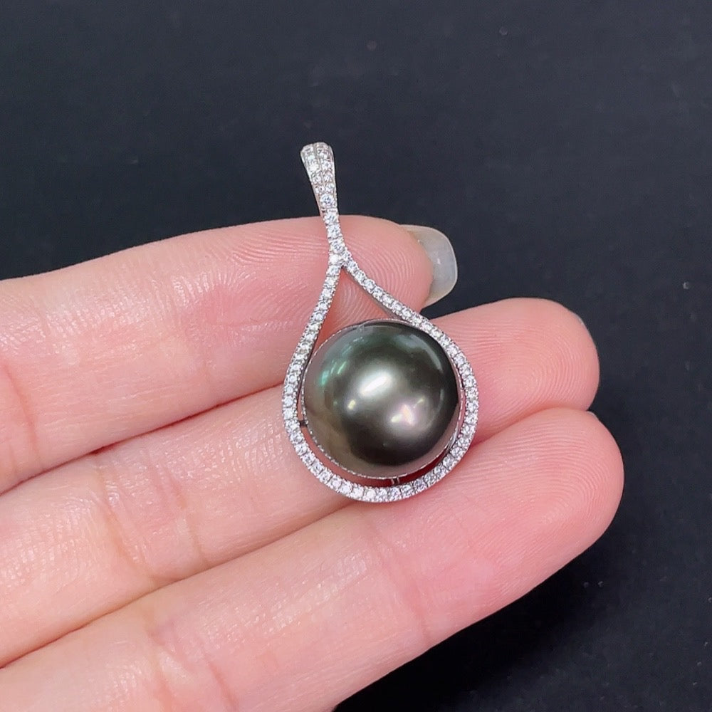 Seawater pearl pendant in 18K gold with a 13.2mm pearl, HKHQ jewelry, elegant and natural pearl necklace accessory