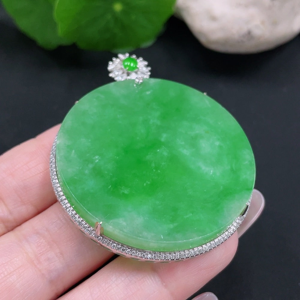 Jadeite Plain Pendant with 18K Gold, Total Weight Approx. 23.5g (Diamond Accented)