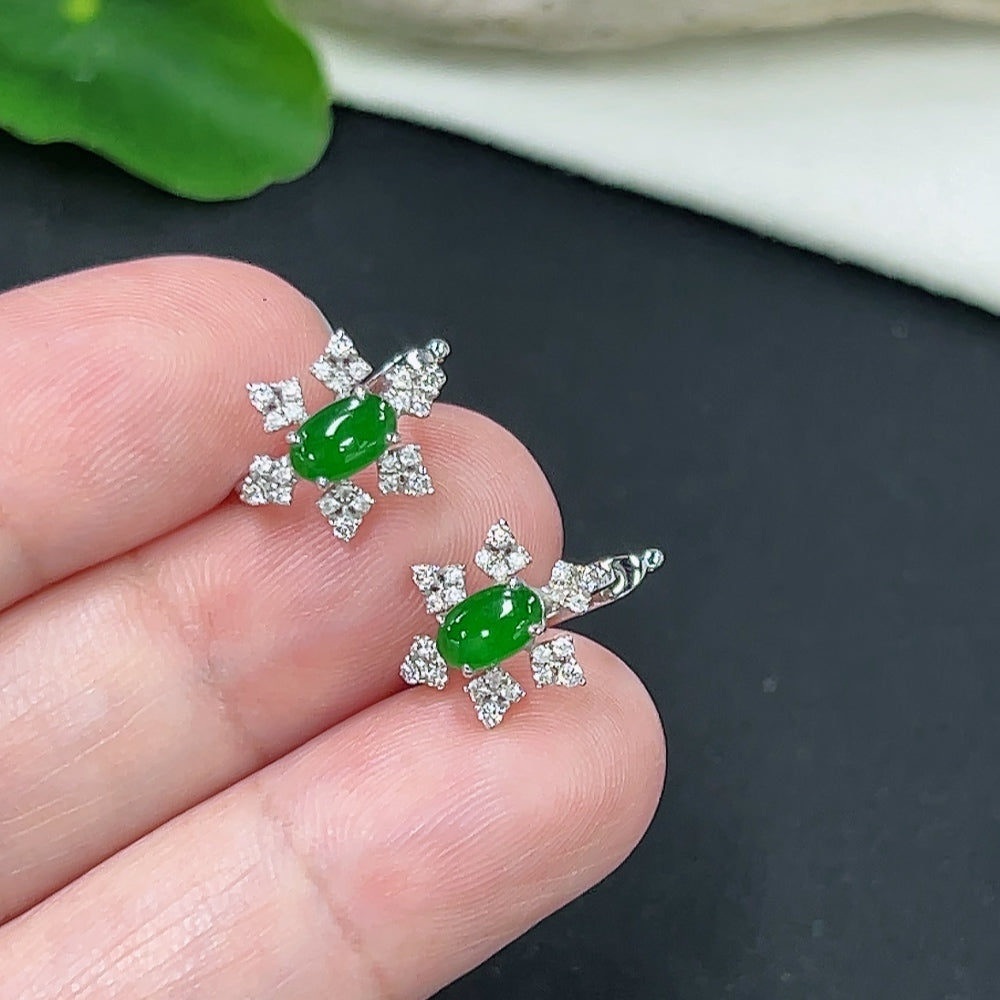 HKHQ jadeite inlaid earrings with 18K gold, showcasing elegant green jade accents in a stylish pair.